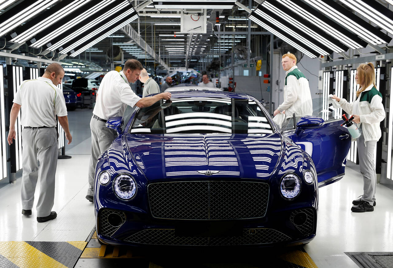 KUTTER: Bentley skal barbere antall ansatte kraftig, her fra fabrikken i Crewe. Foto: Darren Staples / Reuters