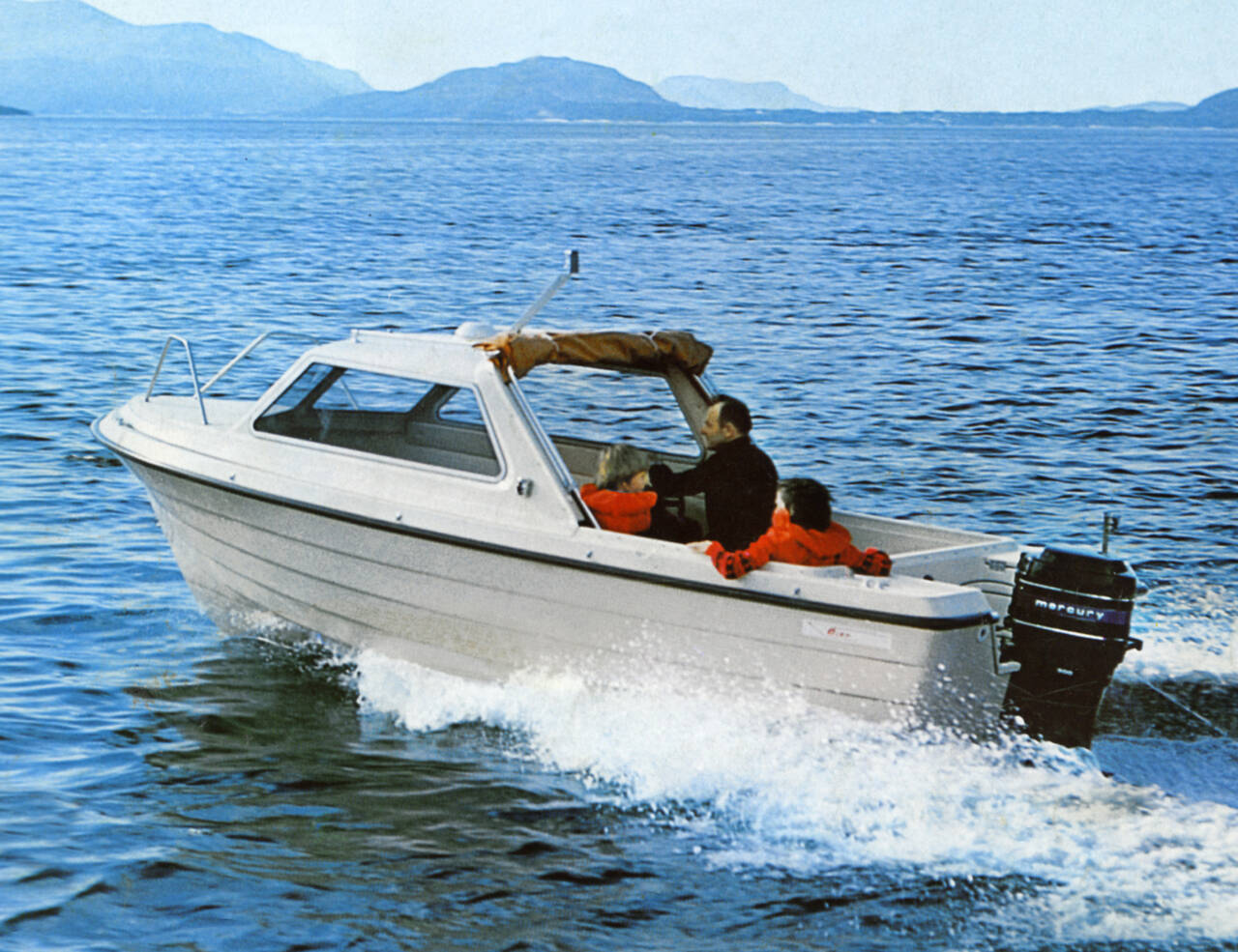 Øien 17 HT Fjordingen - en klassisk norsk hardtopbåt for turer og fiske. Brosjyrebilde fra ca. 1980