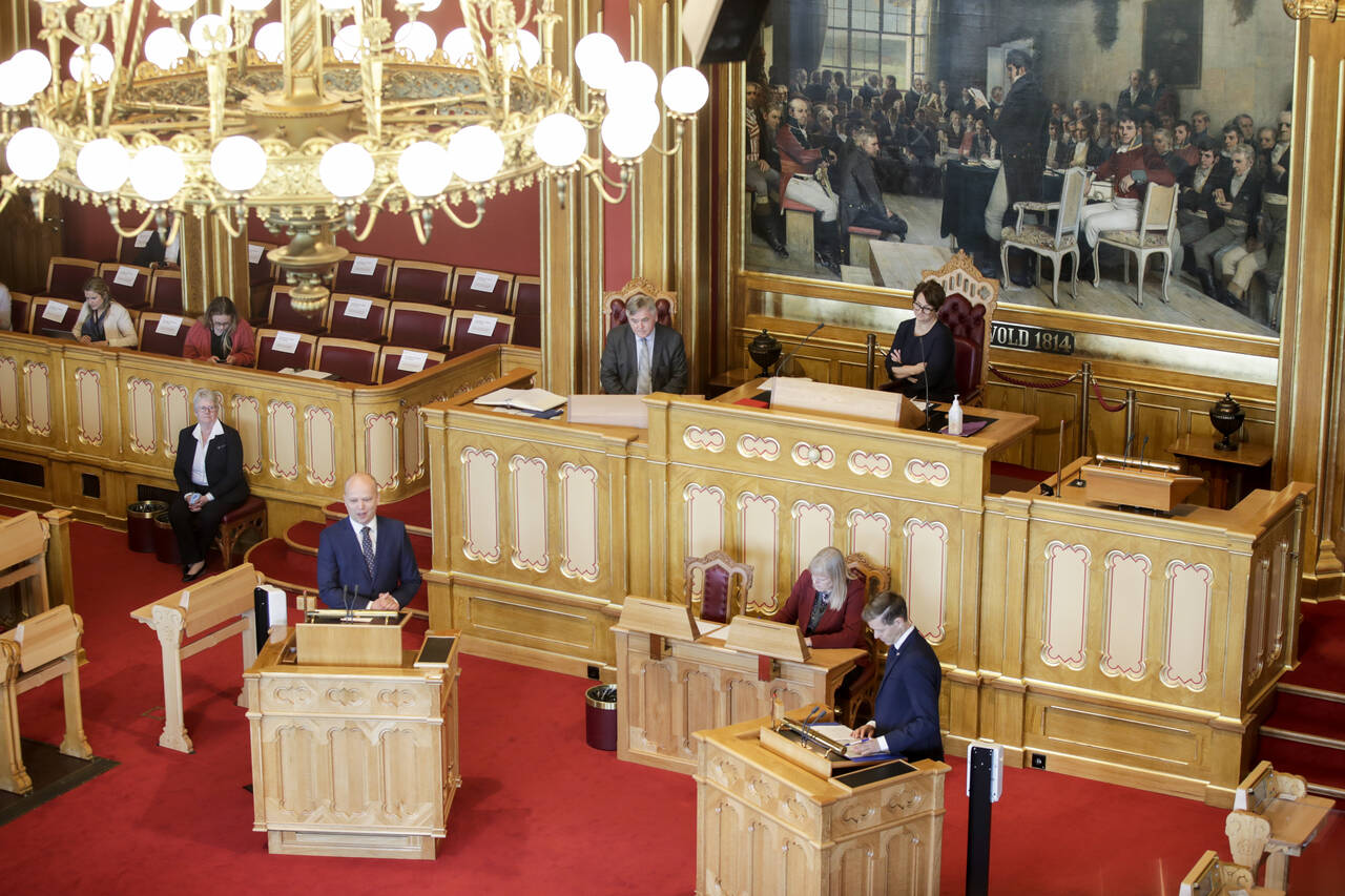 Senterpartiets leder Trygve Slagsvold Vedum utfordret samferdselsminister Knut Arild Hareide (KrF) om Hurtigruten i spørretimen onsdag. Foto: Vidar Ruud / NTB scanpix