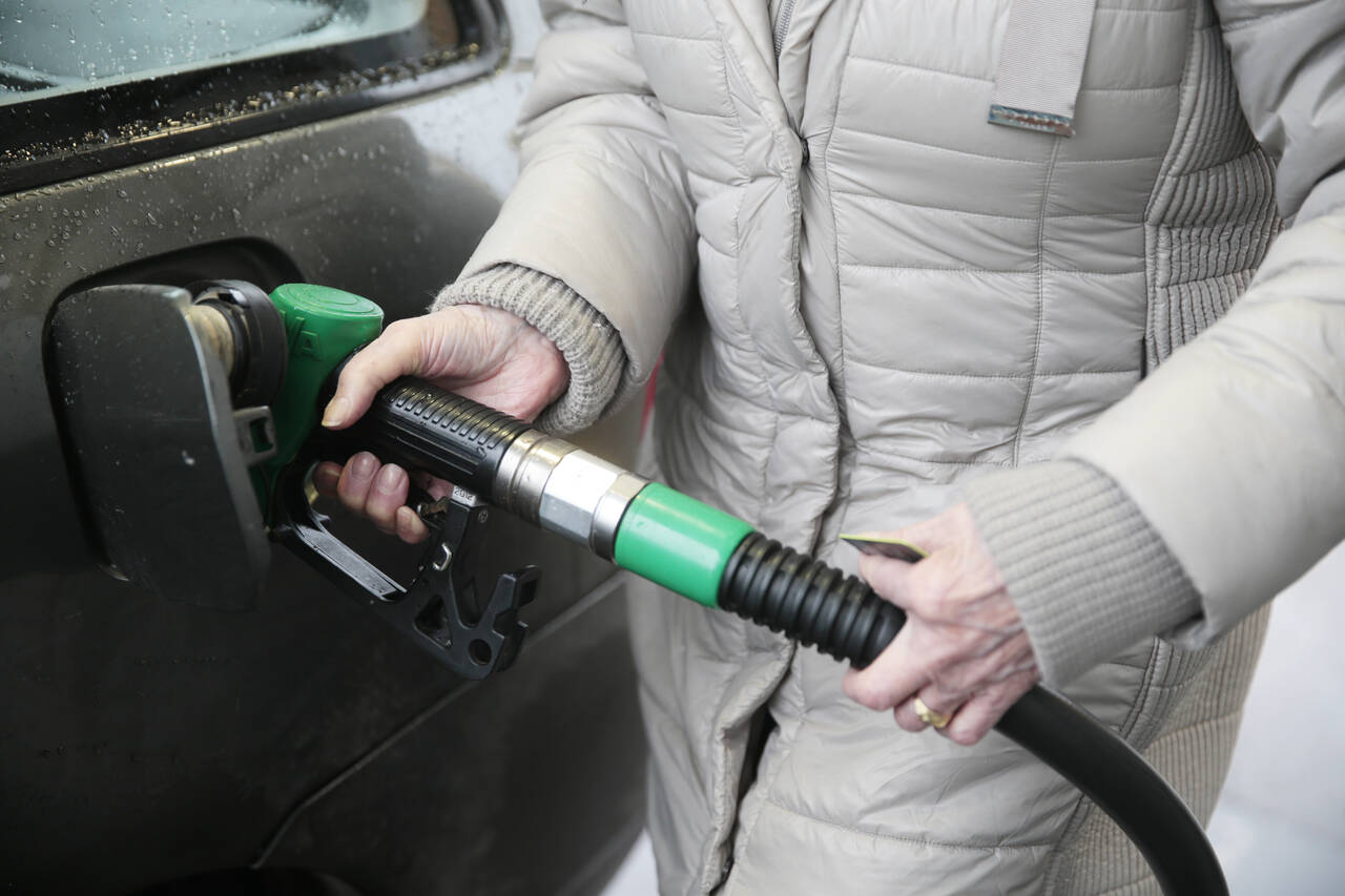 Salget av bensin og diesel falt kraftig i april. Foto: Lise Åserud / NTB scanpix