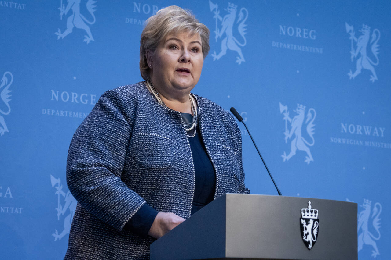 Statsminister Erna Solberg (H) skal sammen med fem statsråder legge fram planen for hvordan Norge skal gjenåpnes etter koronatiltakene. Foto: Heiko Junge / NTB scanpix