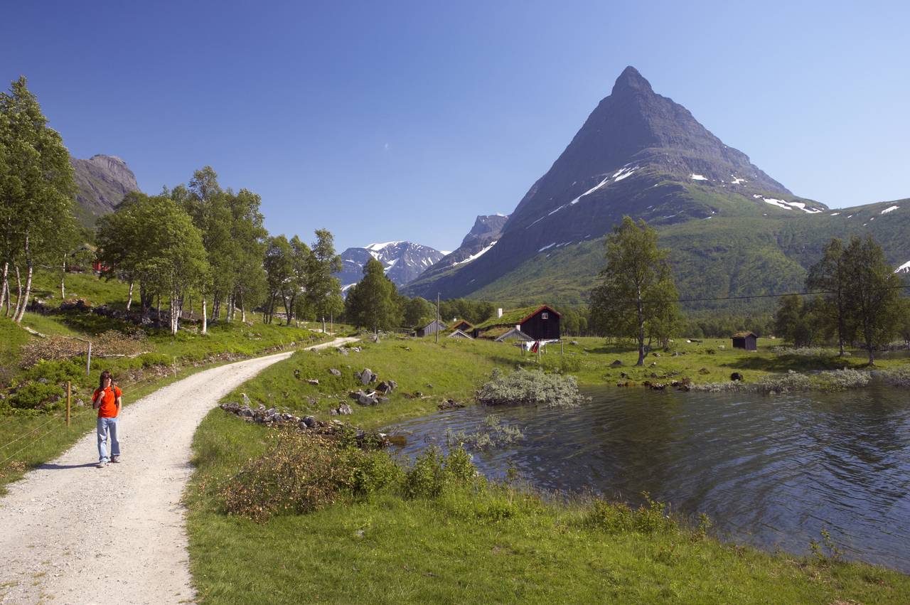 INNERDALEN: Innerdalen er blitt kalt Norges vakreste fjelldal, og området har mange familievennlige turmuligheter. Foto: Tore Wuttudal / NTB scanpix