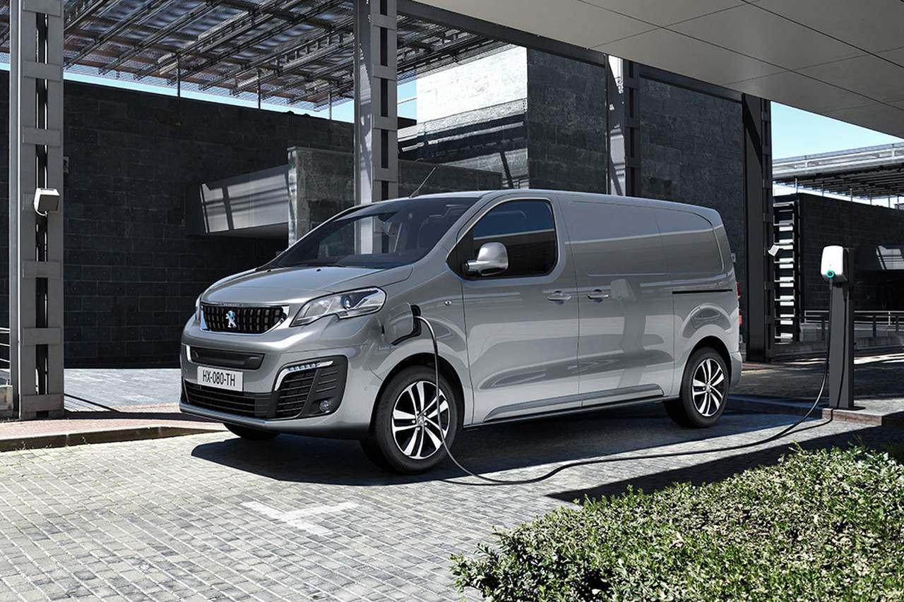 NYTTEKJØRETØY: Over sommeren er den elektriske varianten av Peugeot Expert klar for det norske markedet. Foto: Produsenten