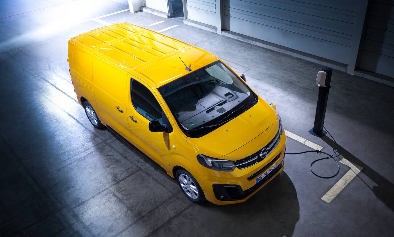 ELKASSE: Opels varebil Vivaro blir nå tilgjengelig som elbil, med god rekkevidde. Foto: Produsenten