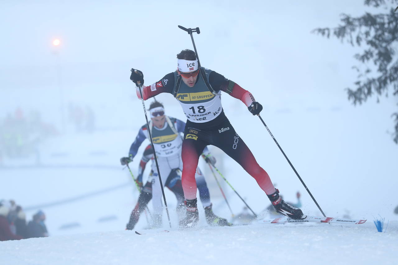 Sturla Holm Lægreid ble nummer to på jaktstarten i åpent EM skiskyting søndag. Her er han i aksjon i et tidligere renn. Foto: Geir Olsen / NTB scanpix
