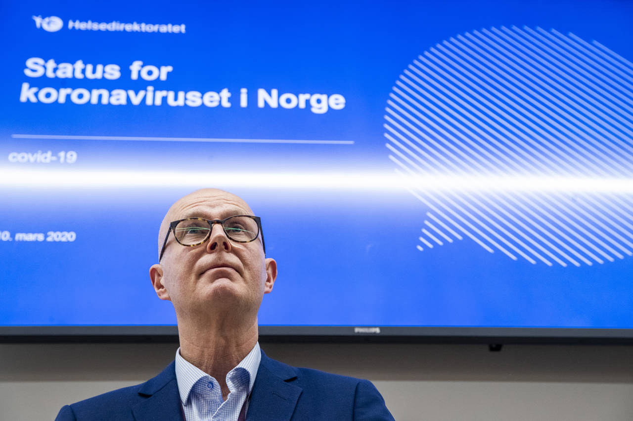 Helsedirektør Bjørn Guldvog legger ned forbud mot store innendørs arrangementer. Foto: Terje Pedersen / NTB scanpix