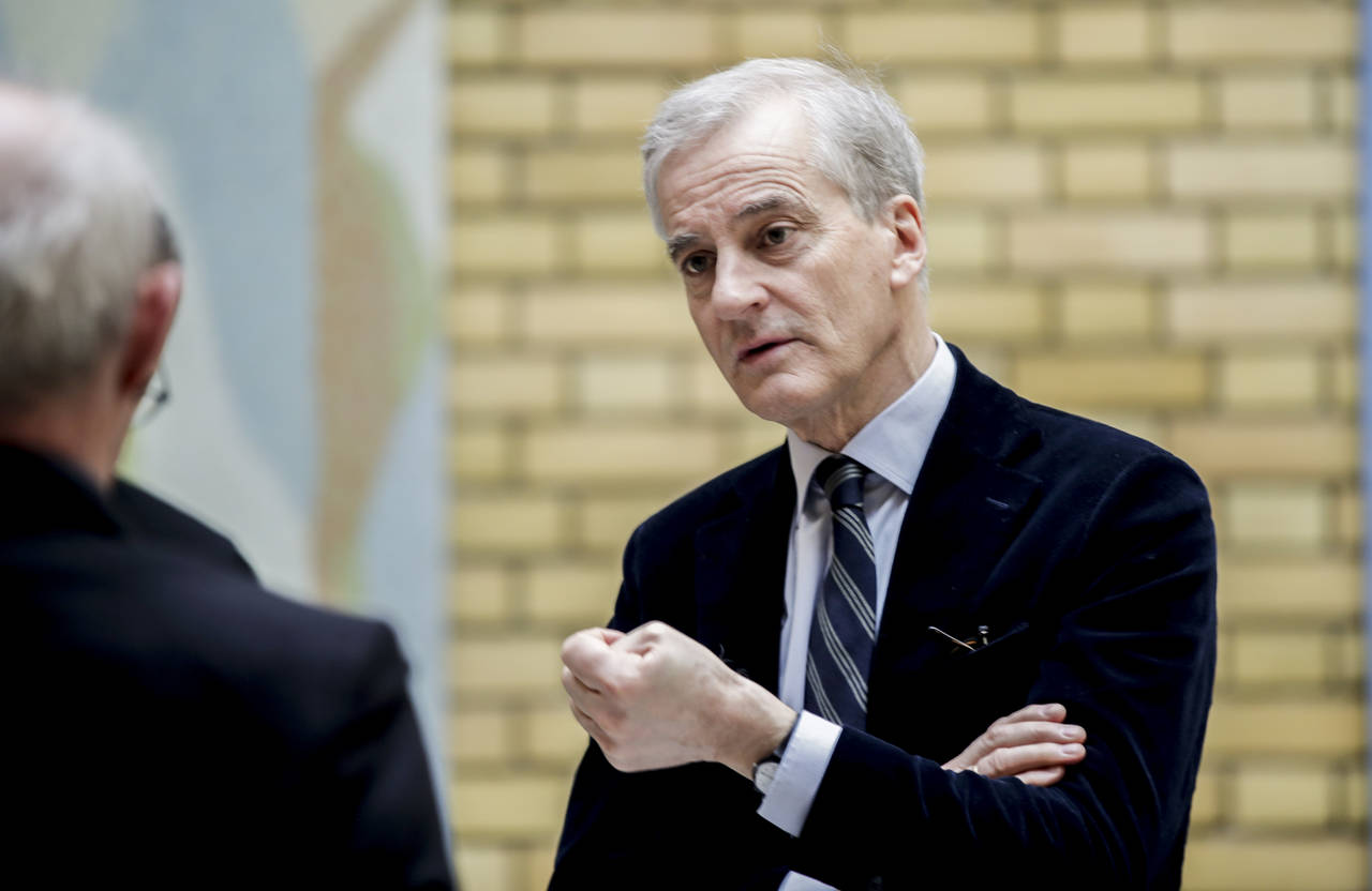 Arbeiderpartiets leder Jonas Gahr Støre krever penger til å sette permitterte arbeidsfolk på den digitale skolebenken. Foto: Vidar Ruud / NTB scanpix