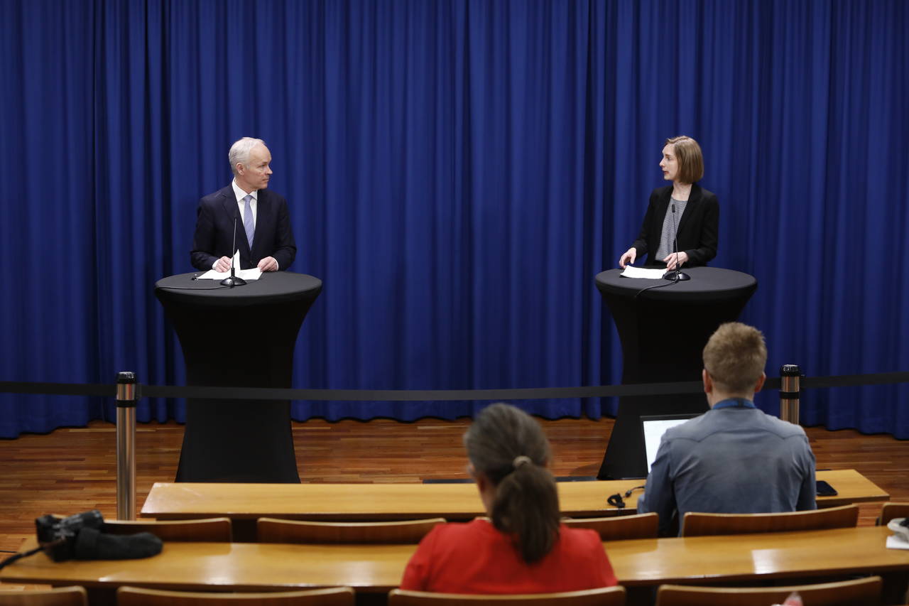 Finansminister Jan Tore Sanner (H) og næringsminister Iselin Nybø (V) deltok begge da regjeringen fredag presenterte nye tiltak for næringslivet. Foto: Ole Berg-Rusten / NTB scanpix