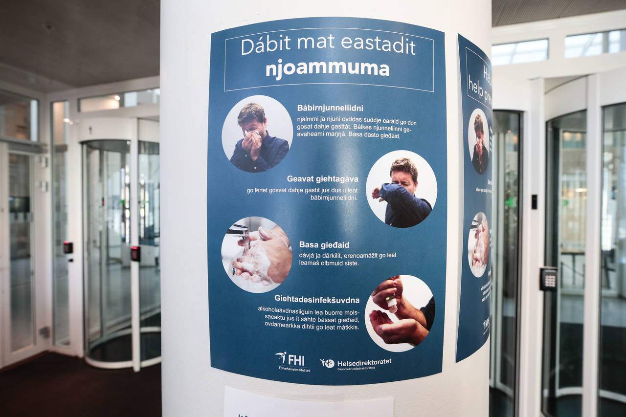 Folkehelseinstituttet har oversatt informasjon om koronaviruset til 24 ulike språk. Foto: Lise Åserud / NTB scanpix