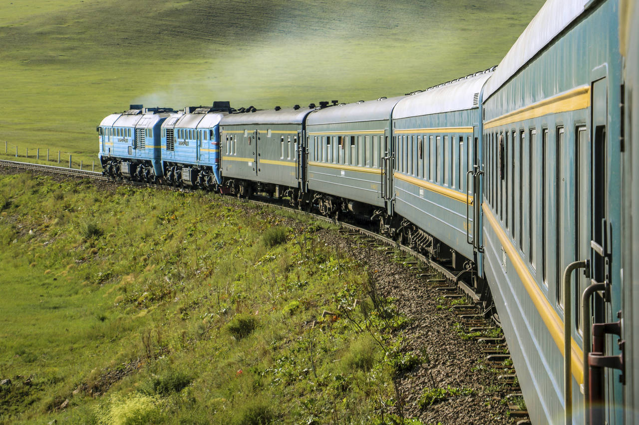 VERDENS LENGSTE: Den transsibirske jernbanen strekker seg 9258 kilometer fra Moskva til Vladivostok, og krysser hele åtte tidssoner på den sju dager lange reisen. FOTO: Shutterstock / NTB scanpix