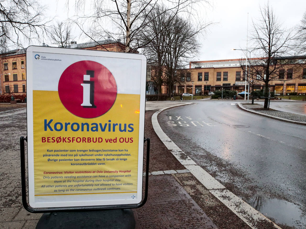 Oslo universitetssykehus har innført besøksforbud. Sykehuset hadde tirsdag 1.081 ansatte i karantene. Foto: Lise Åserud / NTB scanpix
