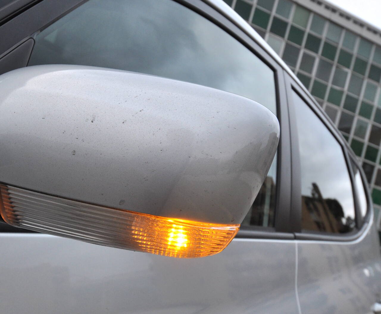 TIL IRRITASJON: Vil du bli upopulær i trafikken, er det bare å droppe og bruke blinklys. FOTO: NTB