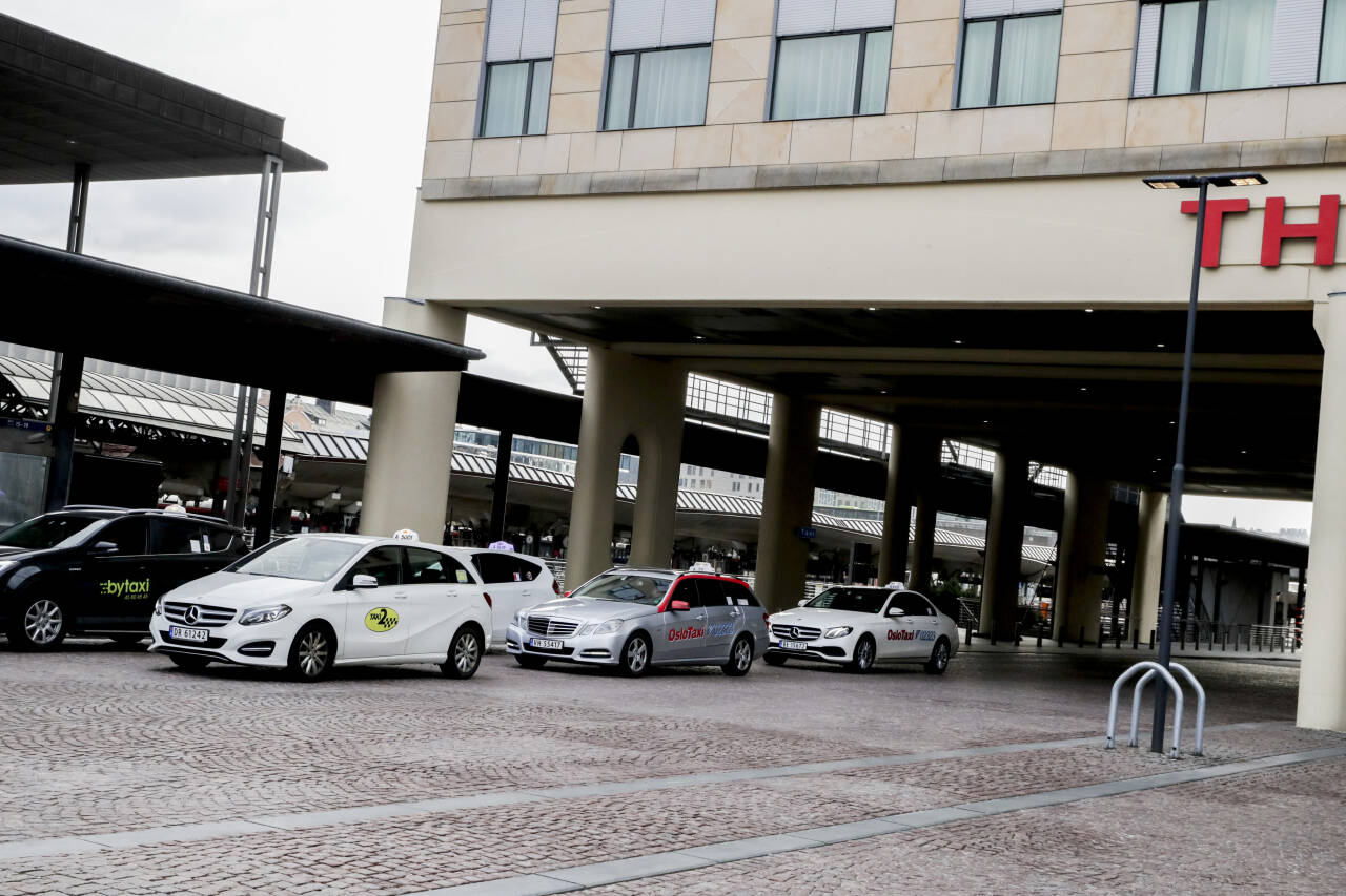 En uke etter at den nye taxireformen trådte i kraft, har det kommet inn 104 søknader for drosjeløyve for 487 biler. Foto: Vidar Ruud / NTB