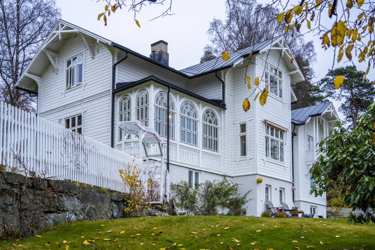 STASELIG: Familien har brukt mye tid på å tilbakeføre både sveitservillaen og hagen til slik det så ut på 1880-tallet. Foto: Ole Berg-Rusten / NTB