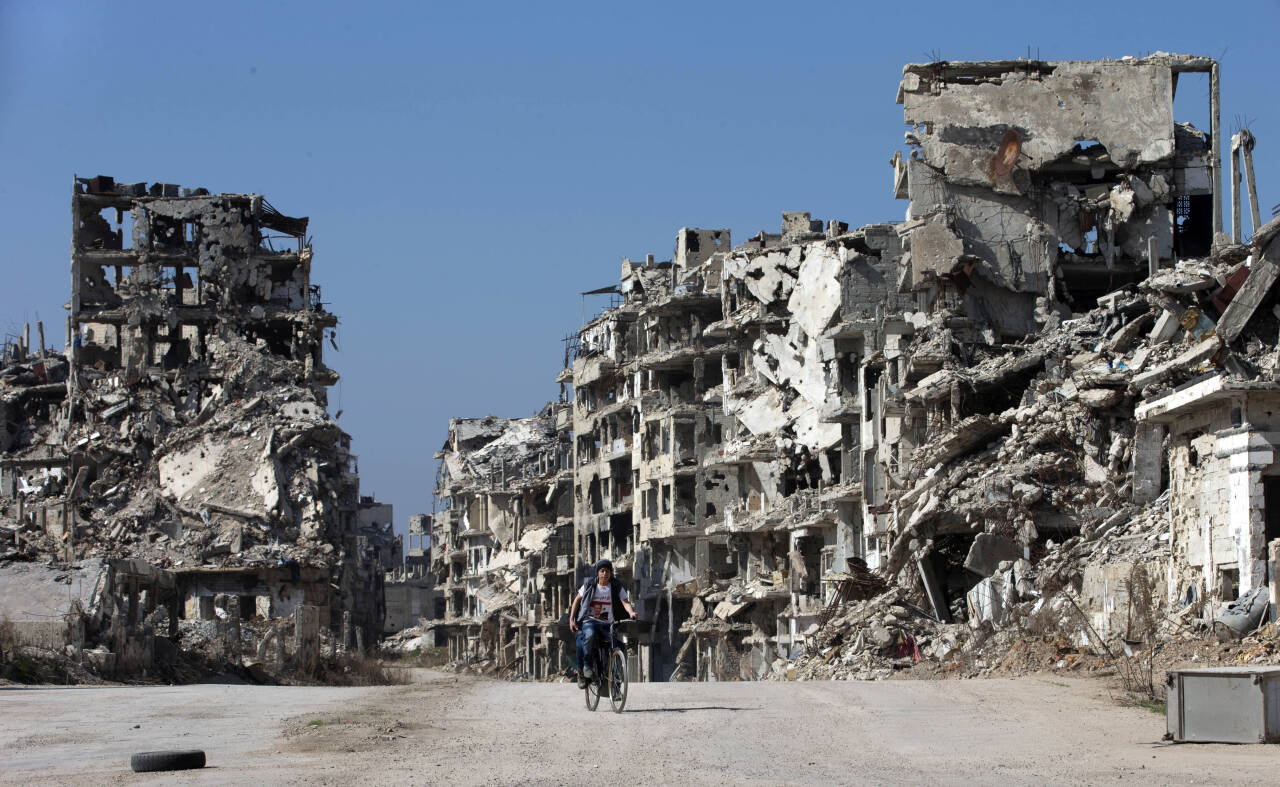I 50 år har Assad-familien styrt Syria. Landet er nå i ruiner etter en grusom borgerkrig. Bashar al-Assad er den eneste diktatoren som har overlevd den arabiske våren ti år etter. Men flere andre steder skranter de skjøre demokratiene.Arkivfoto: Hassan Ammar, AP / NTB