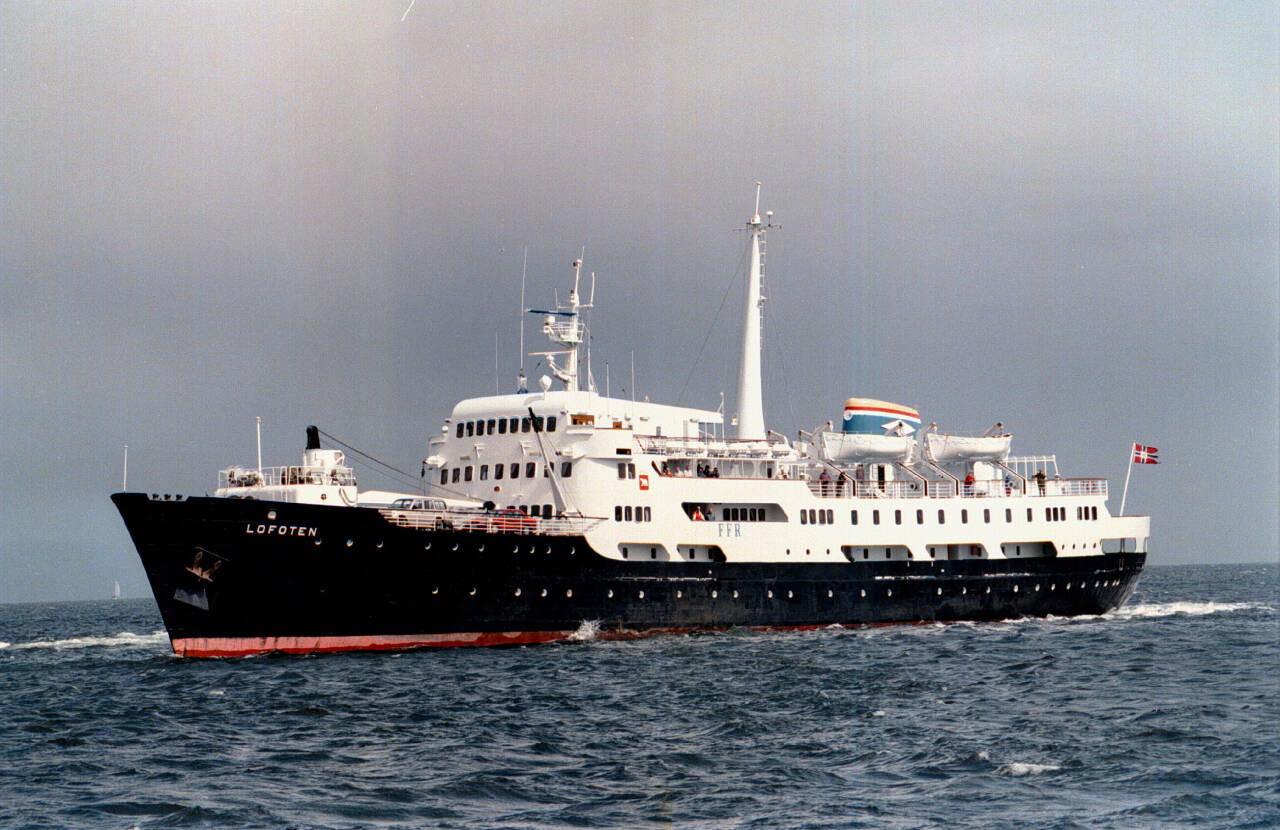 Hurtigruten MS Lofoten skal fra neste skoleår utdanne nye sjøfolk.  Foto: Gorm Kallestad / NTB