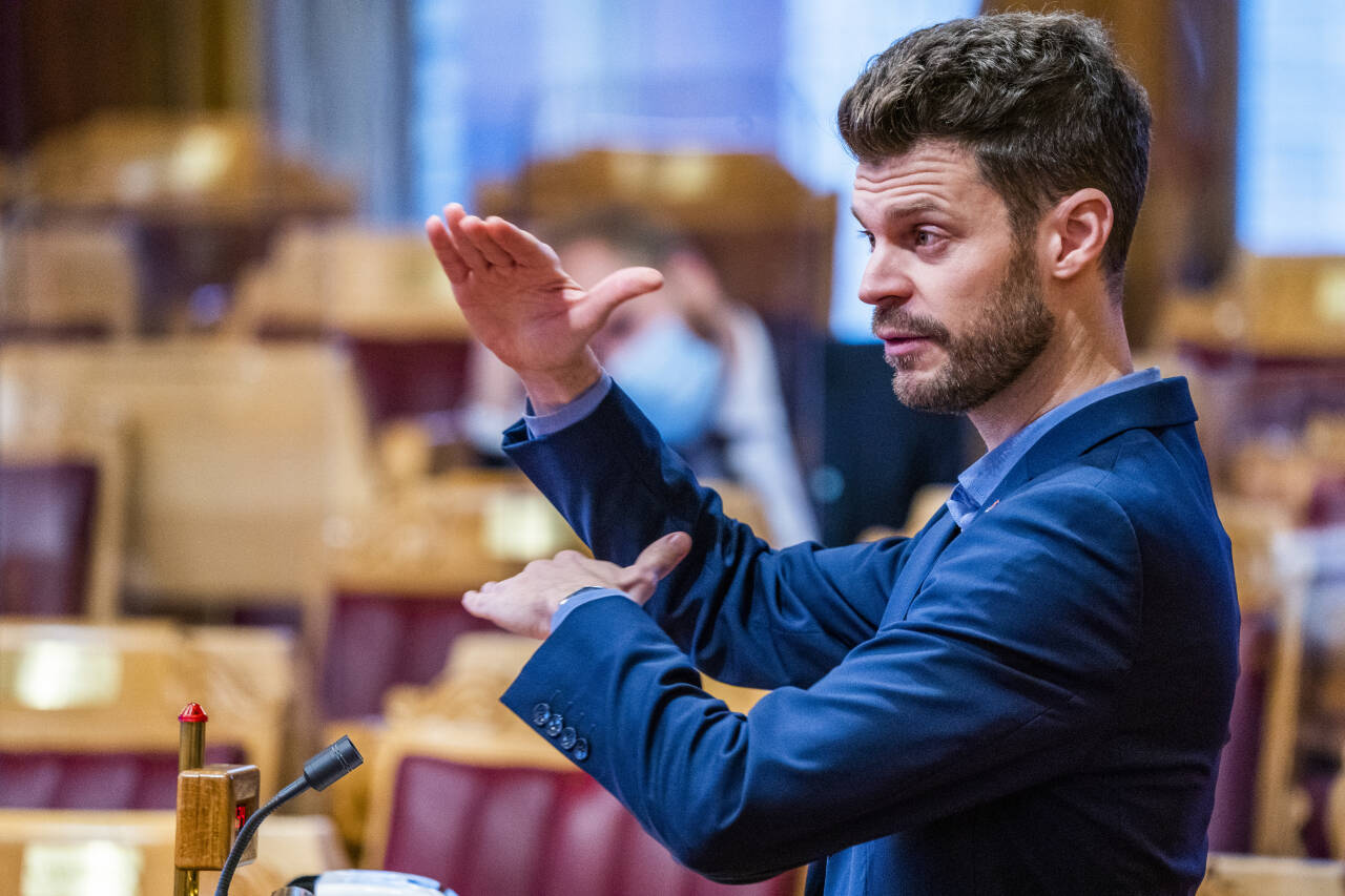 Rødt vil øke skattene med 30 milliarder kroner og bruke mer oljepenger til å finansiere nye krisepakker for arbeidsfolk, sier partileder Bjørnar Moxnes. Foto: Håkon Mosvold Larsen / NTB