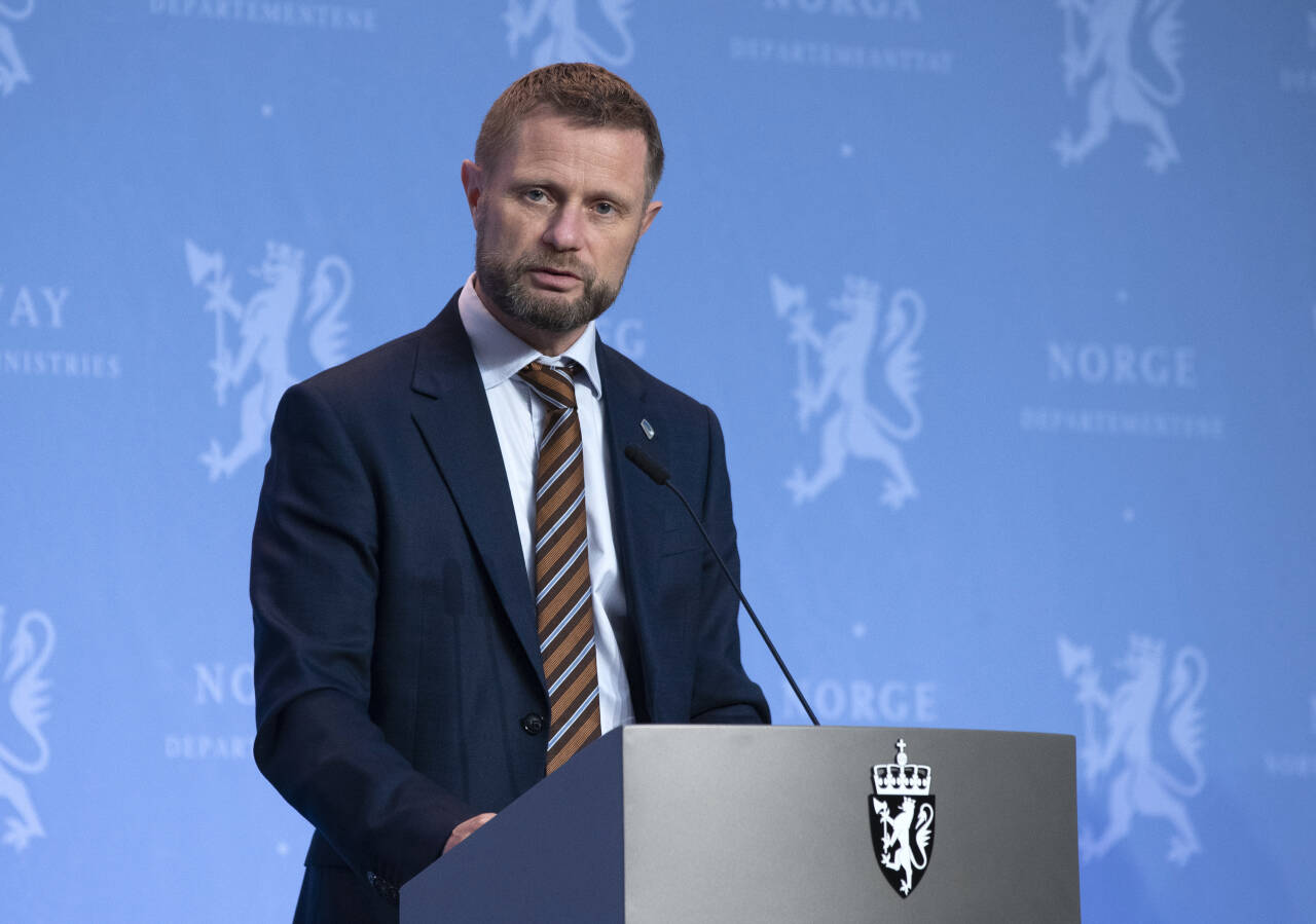 I år er det ekstra viktig å pynte fint til jul, mener helseminister Bent Høie (H). Foto: Berit Roald / NTB