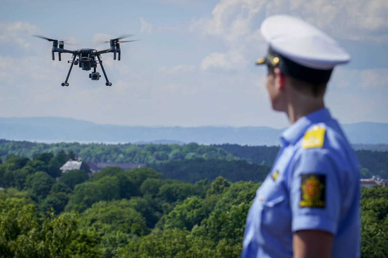 Tre politidistrikter har deltatt i et pilotprosjekt og har siden september 2019 brukt droner ved operative hendelser, Troms, Trøndelag og Agder. Foto: Heiko Junge / NTB