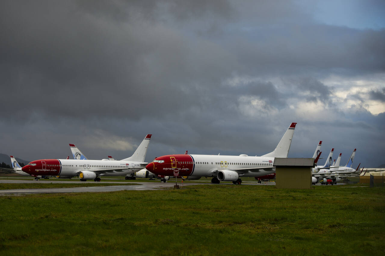 Norwegian-fly står parkert på rekke og rad på Stavanger lufthavn. Bildet er tatt i slutten av oktober. Foto: Carina Johansen / NTB