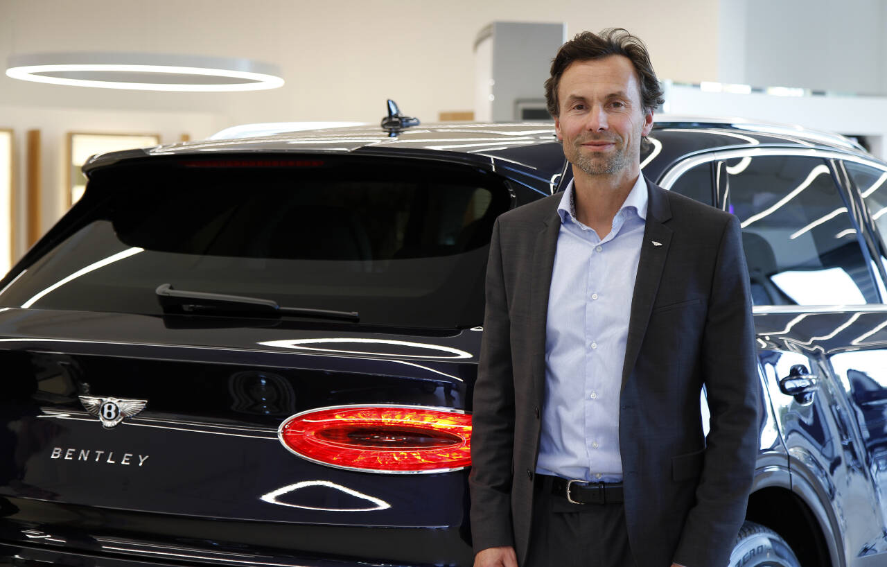 SER FRAMOVER: Christian Gottschalk hos den norske Bentley-importøren gleder seg til merket kan tilby flere elektrifiserte modeller. Foto: Morten Abrahamsen / NTB