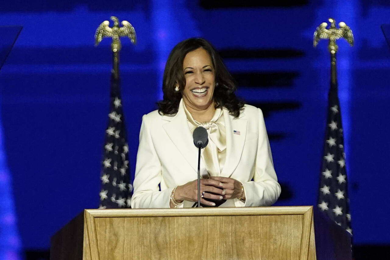 Kamala Harris, som blir USAs første kvinnelige visepresident, takket velgerne i sin første tale etter valgseieren. Foto: Andrew Harnik / AP / NTB