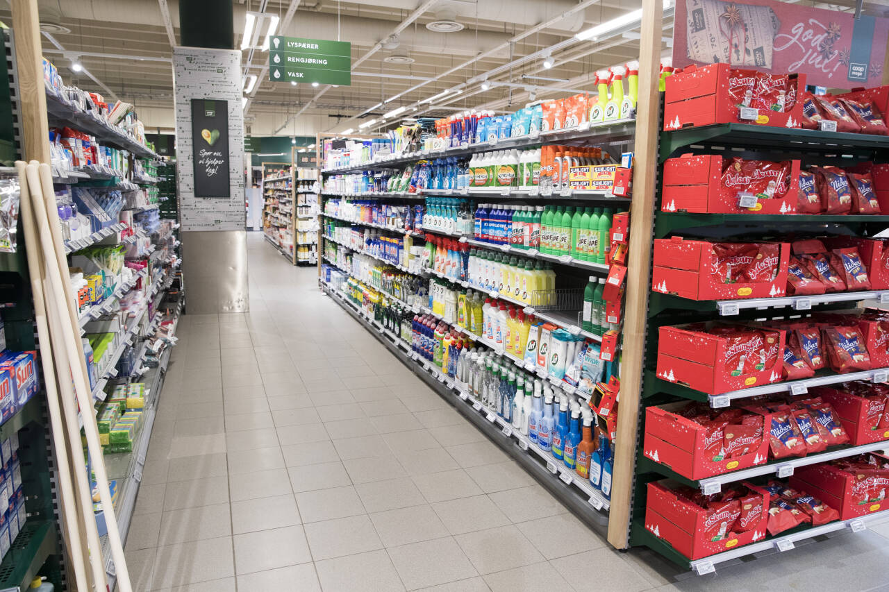 Nordmenn har handlet mer i dagligvarebutikkene i oktober. Foto: Terje Pedersen / NTB