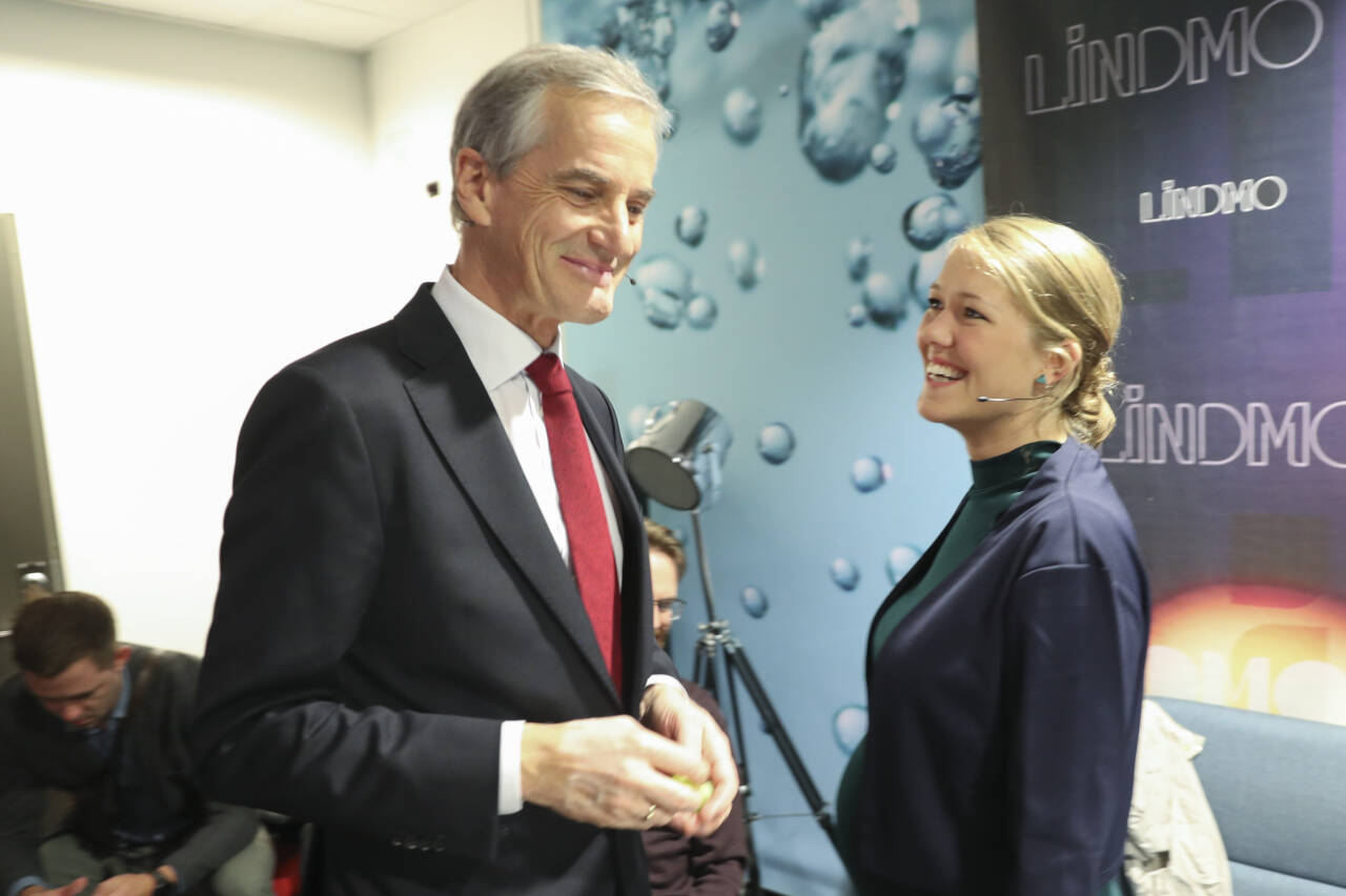 MDG-leder Une Aina Bastholm åpner for å gå i koalisjon med Ap og SV etter neste valg. Men Ap-leder Jonas Gahr Støre mener fortsatt de to partiene er for forskjellige til å kunne regjere sammen. Foto: Vidar Ruud / NTB