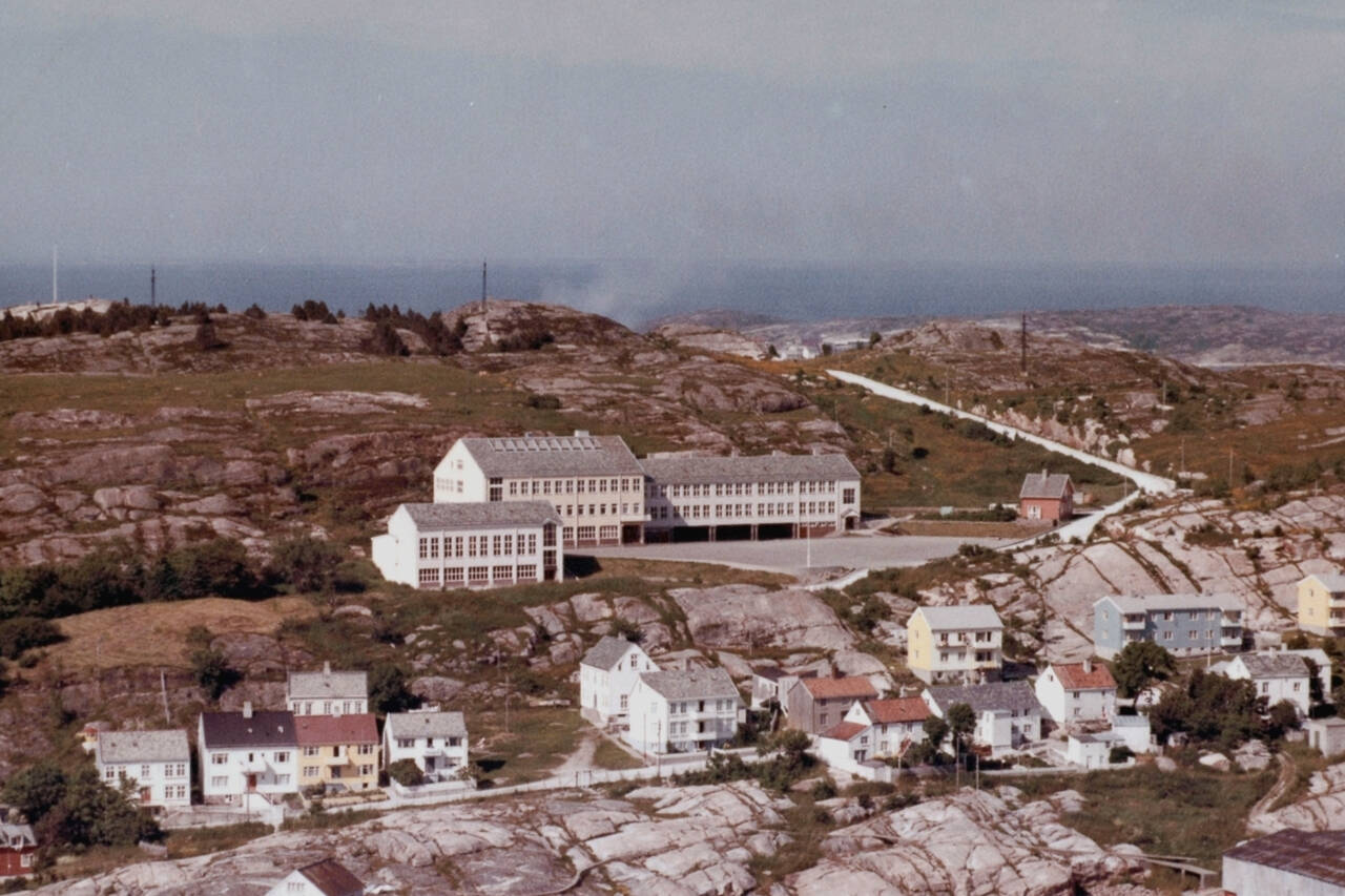 Flyfoto av Nordlandet barneskole i 1962. Foto: Stiftelsen Nordmøre Museum / Digital Museum