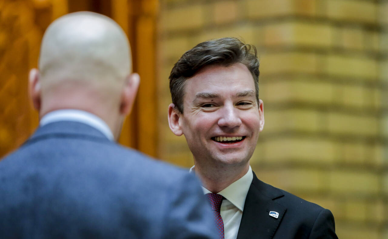 Forsknings- og høyere utdanningsminister Henrik Asheim. Regjeringen vil betale llån og stipend til studenter som skal reise på utveksling til våren, selv om reisen blir utsatt. Foto: Vidar Ruud / NTB