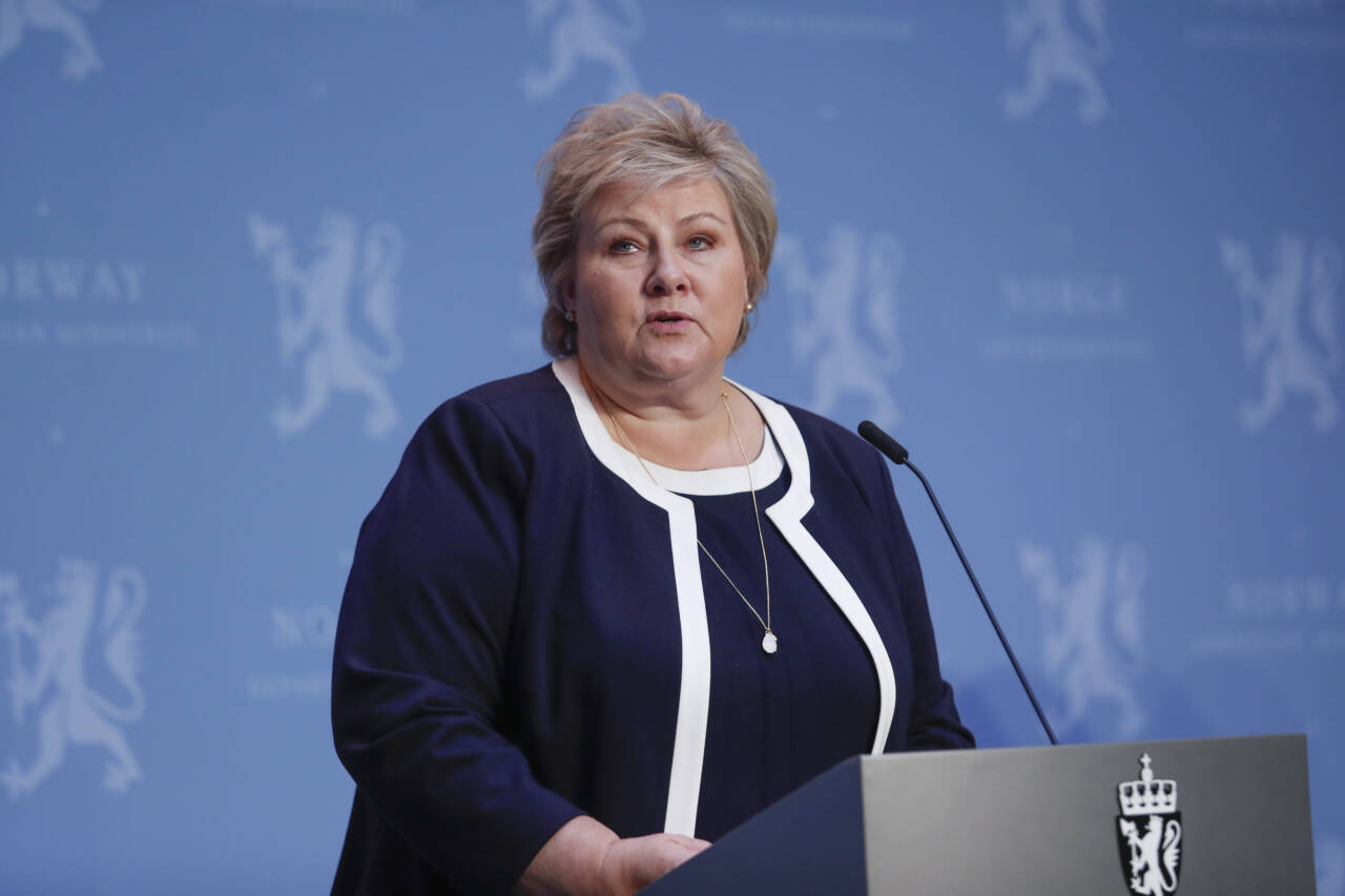 Statsminister Erna Solberg (H) sier at hun er bekymret for smitteøkningen i Norge. I neste uke vil det derfor bli innført nye nasjonale tiltak. Foto: Terje Bendiksby / NTB