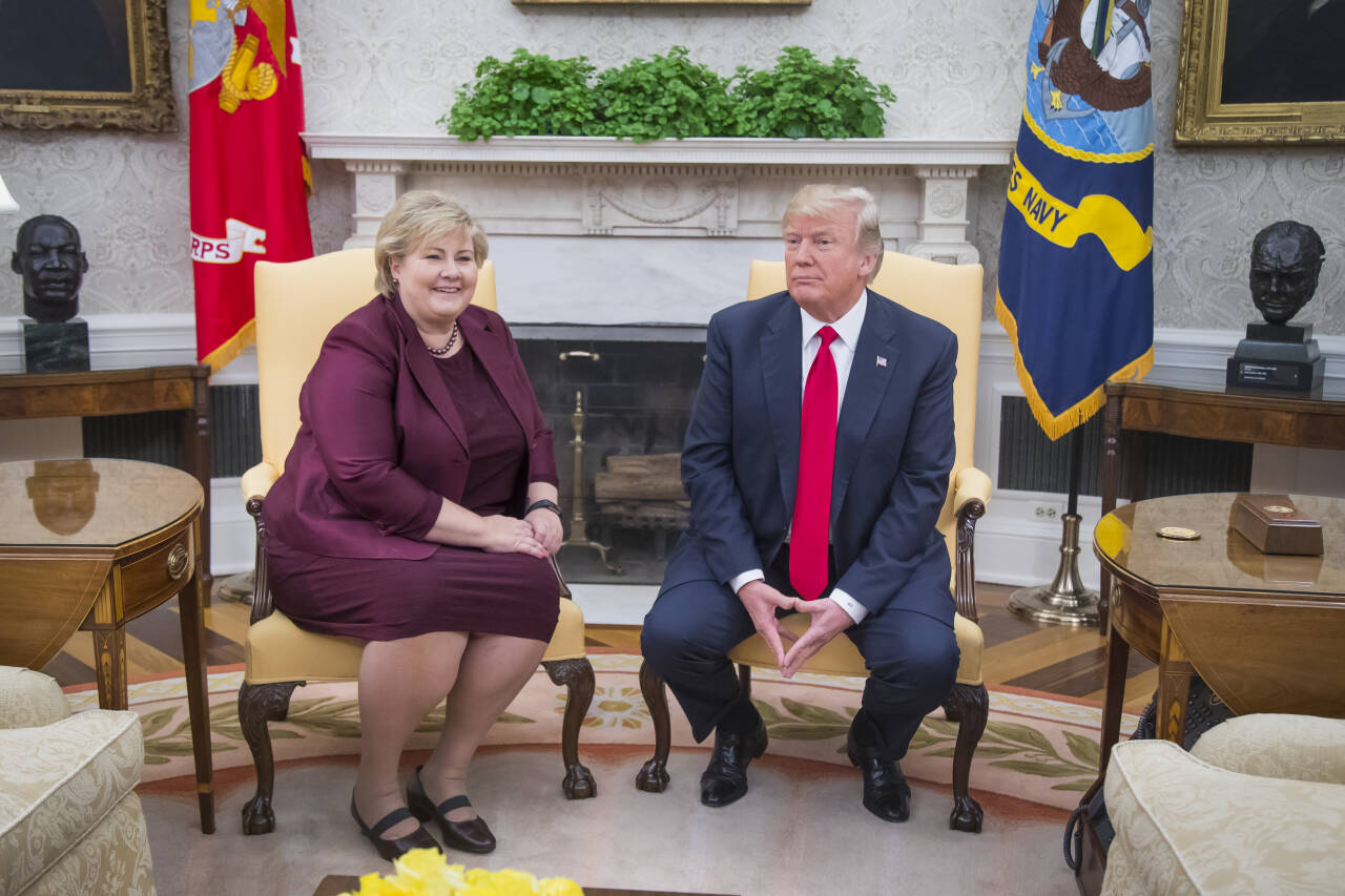 Statsminister Erna Solberg ønsker USAs president Donald Trump god bedring. Her fra et møte i Det hvite hus i Washington i 2018. Foto: Heiko Junge / NTB