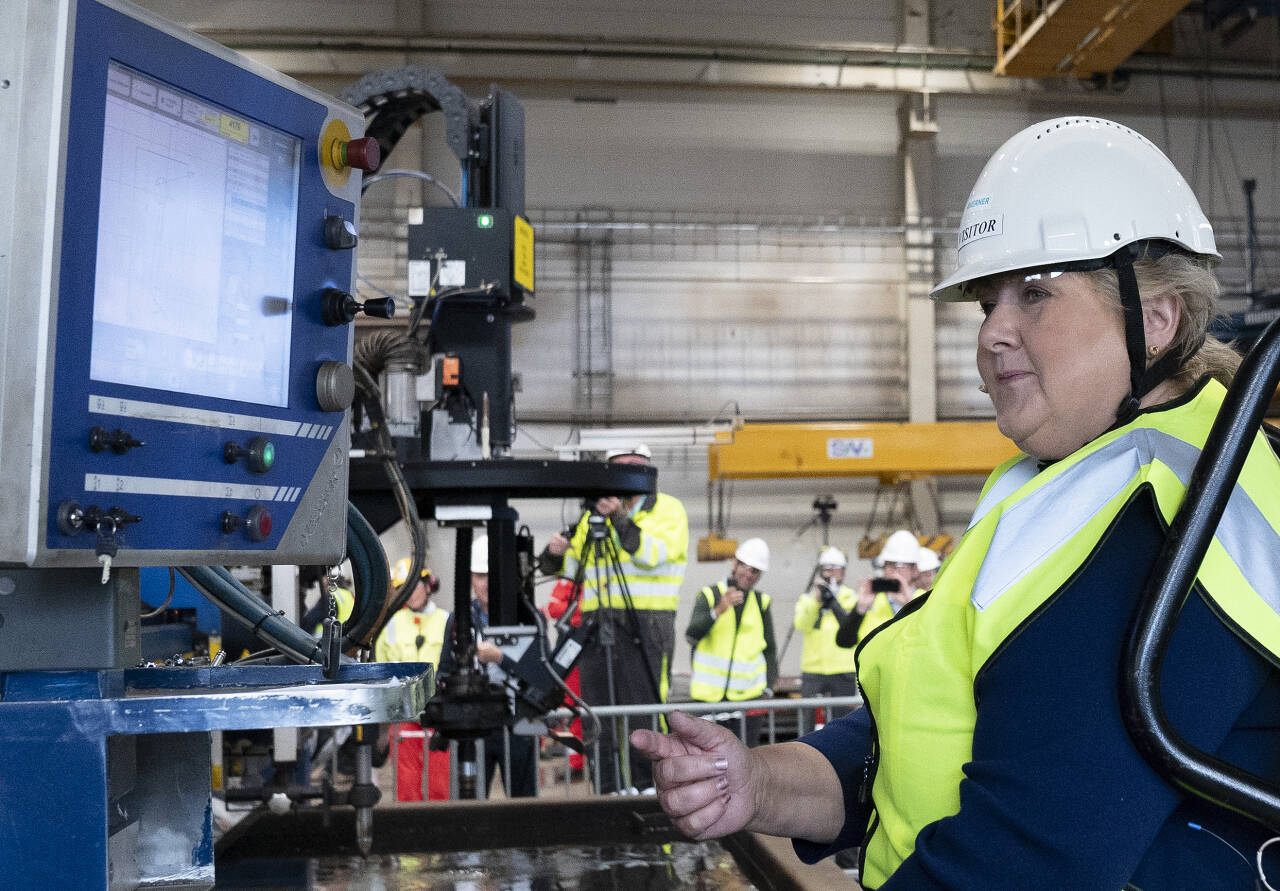 Statsminister Erna Solberg deltok på markering av byggestarten for havvindprosjektet Hywind Tampen på Stord på torsdag. Anlegget skal forsyne Gullfaks- og Snorre-feltene i Nordsjøen med strøm.Foto: Jan Kåre Ness / NTB