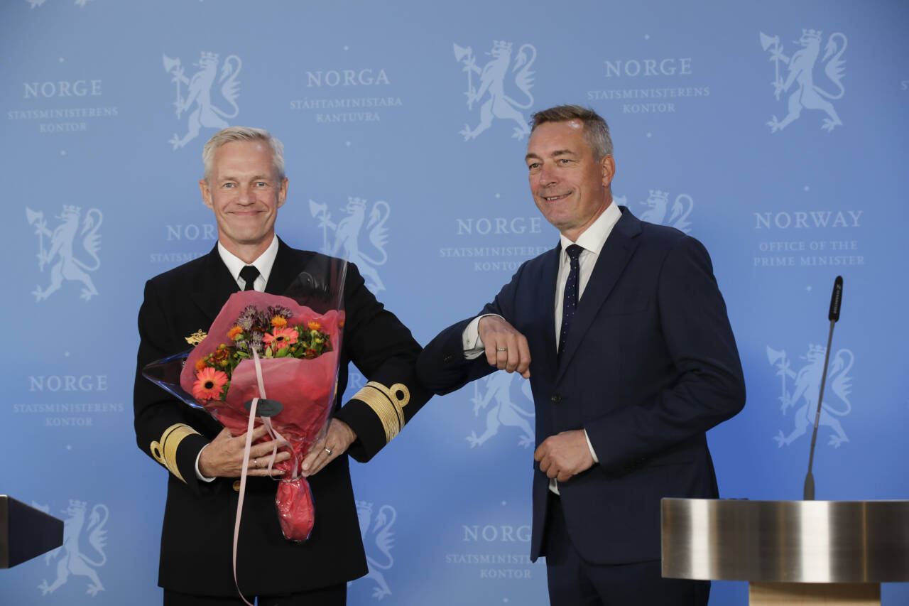 Forsvarsminister Frank Bakke-Jensen (til høyre) kunngjorde nylig at Nils Andreas Stensønes blir ny etterretningssjef. Arkivfoto: Vidar Ruud / NTB
