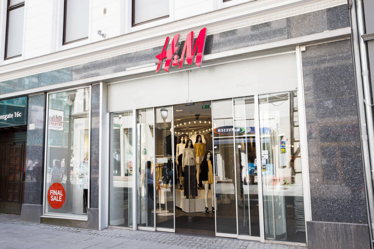 Tyske myndigheter har ilagt H&M en bot på 35,3 millioner euro fordi selskapet spionerte på flere hundre ansatte i Tyskland. Illustrasjonsfoto: Berit Roald / NTB