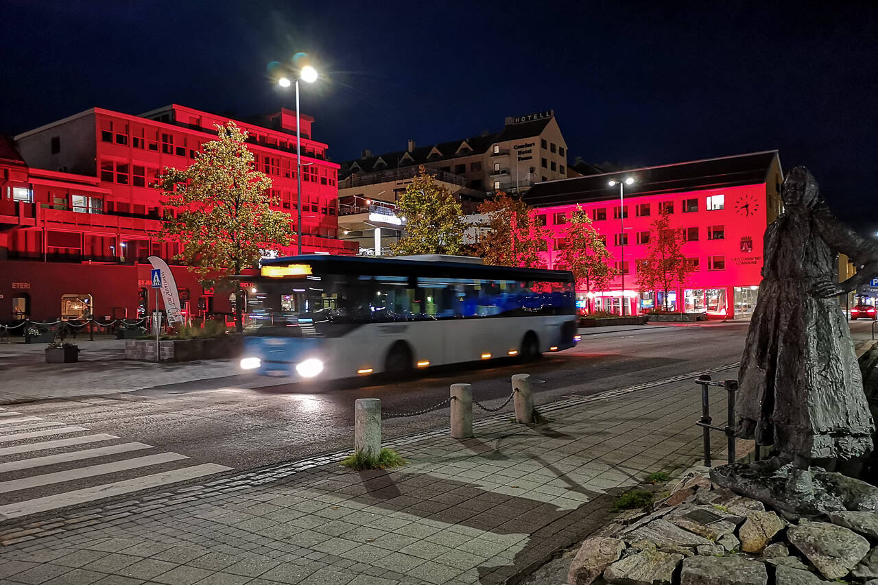 En buss fra FRAM i Kristiansund sentrum under Red Alert-aksjonen. Foto: Kurt Helge Røsand / KSU.NO