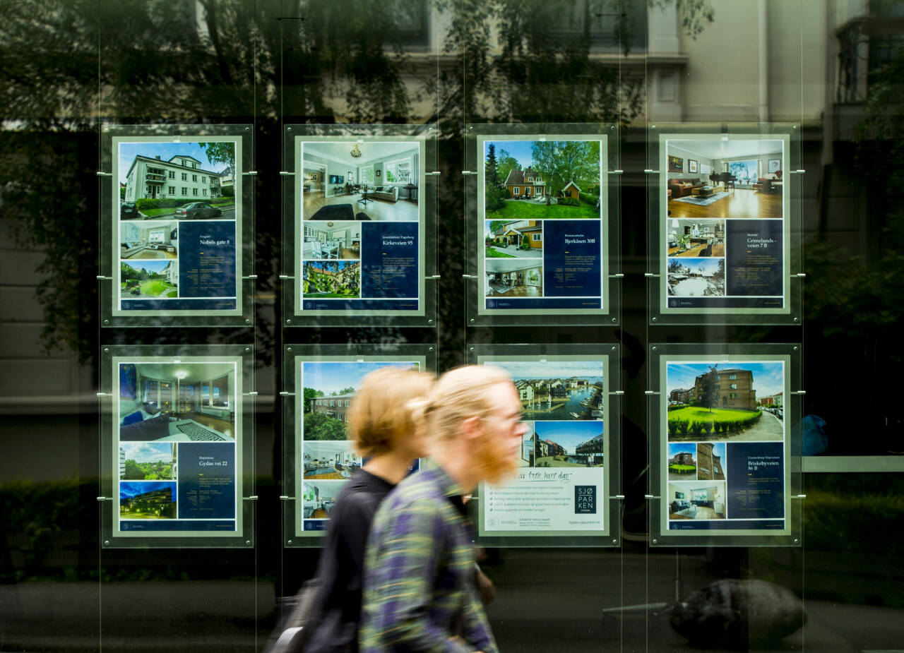 Det er fare for at folk får for mye gjeld slik bankenes utlånspraksis er i dag, mener Finanstilsynet. Foto: Vegard Wivestad Grøtt / NTB