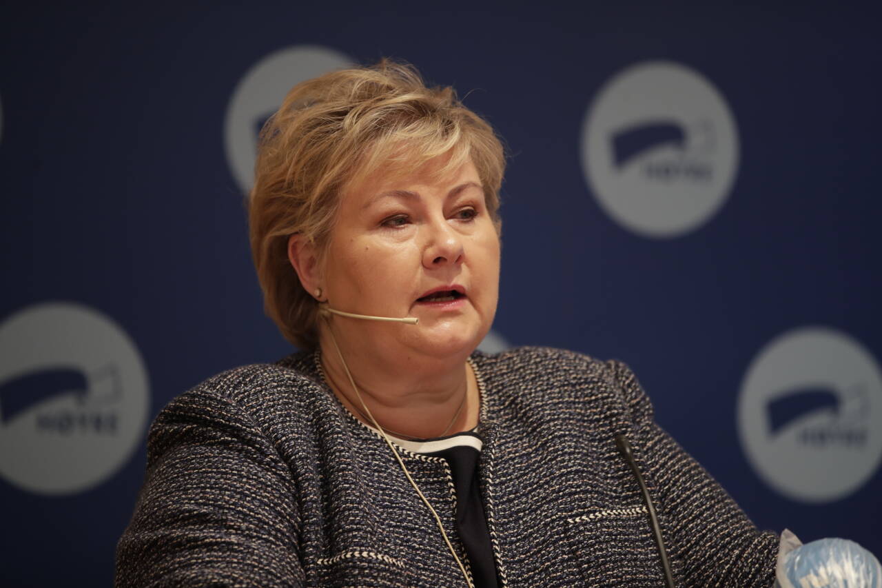 Statsminister Erna Solberg (H) bekrefter at regjeringen har besluttet å hente 50 asylsøkere fra Hellas. Foto: Jil Yngland / NTB scanpix