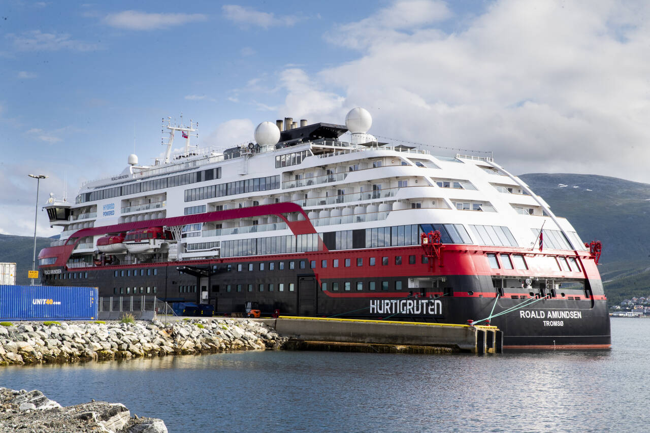 Hurtigruteskipet Roald Amundsen til kai i Breivika ved Tromsø. Foto: Terje Pedersen / NTB scanpix