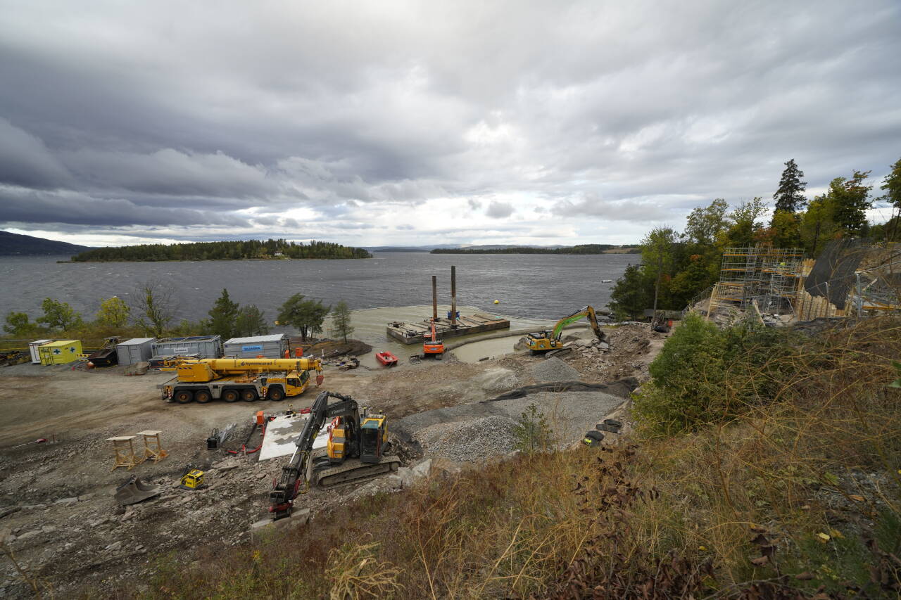 Byggingen av minnestedet på Utøyakaia startet i august. Foto: Heiko Junge / NTB