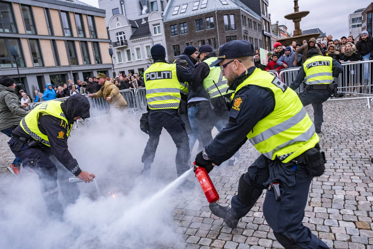Politiet grep inn da Koranen ble påtent under et arrangement i regi av Stopp islamiseringen av Norge (Sian) i Kristiansand i fjor. Foto: Tor Erik Schrøder / NTB scanpix
