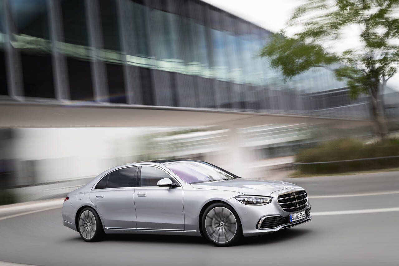 VELUTSTYRT: Med en ny Mercedes-Benz S-klasse kommer det mye nytt utstyr. Foto: Produsenten