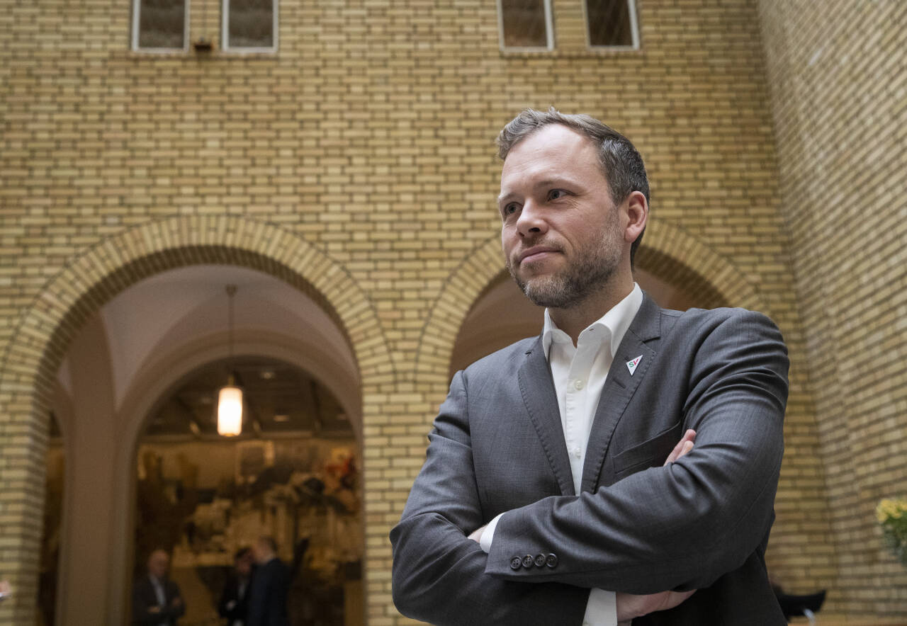 SV-leder Audun Lysbakken er fornøyd med resultatene fra Kantars nye meningsmåling for TV 2. Partiet får 9,6 prosent oppslutning. Foto: Terje Bendiksby / NTB scanpix