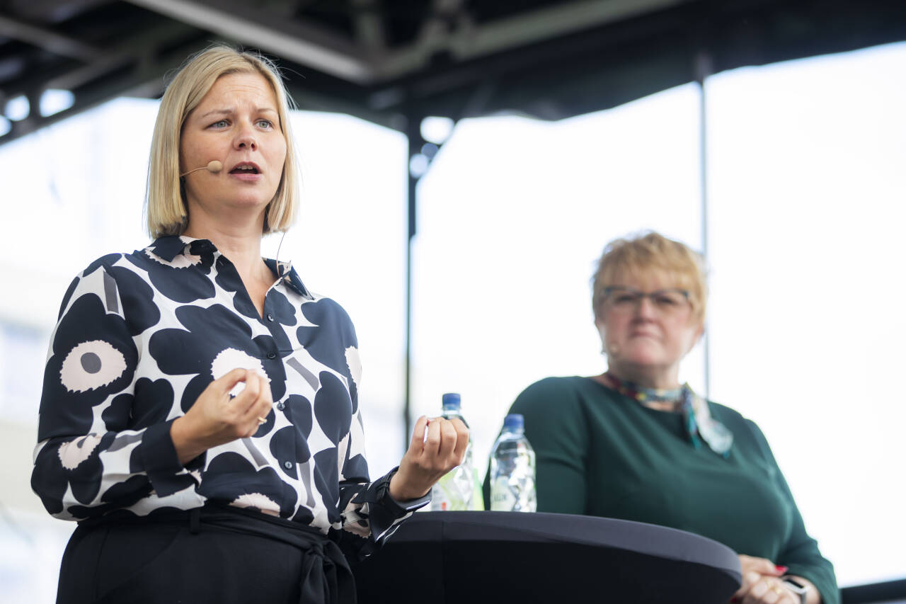 Påtroppende Venstre-leder Guri Melby og avtroppende Venstre-leder Trine Skei Grande står på hver sin side i EU-spørsmålet. Foto: Håkon Mosvold Larsen / NTB