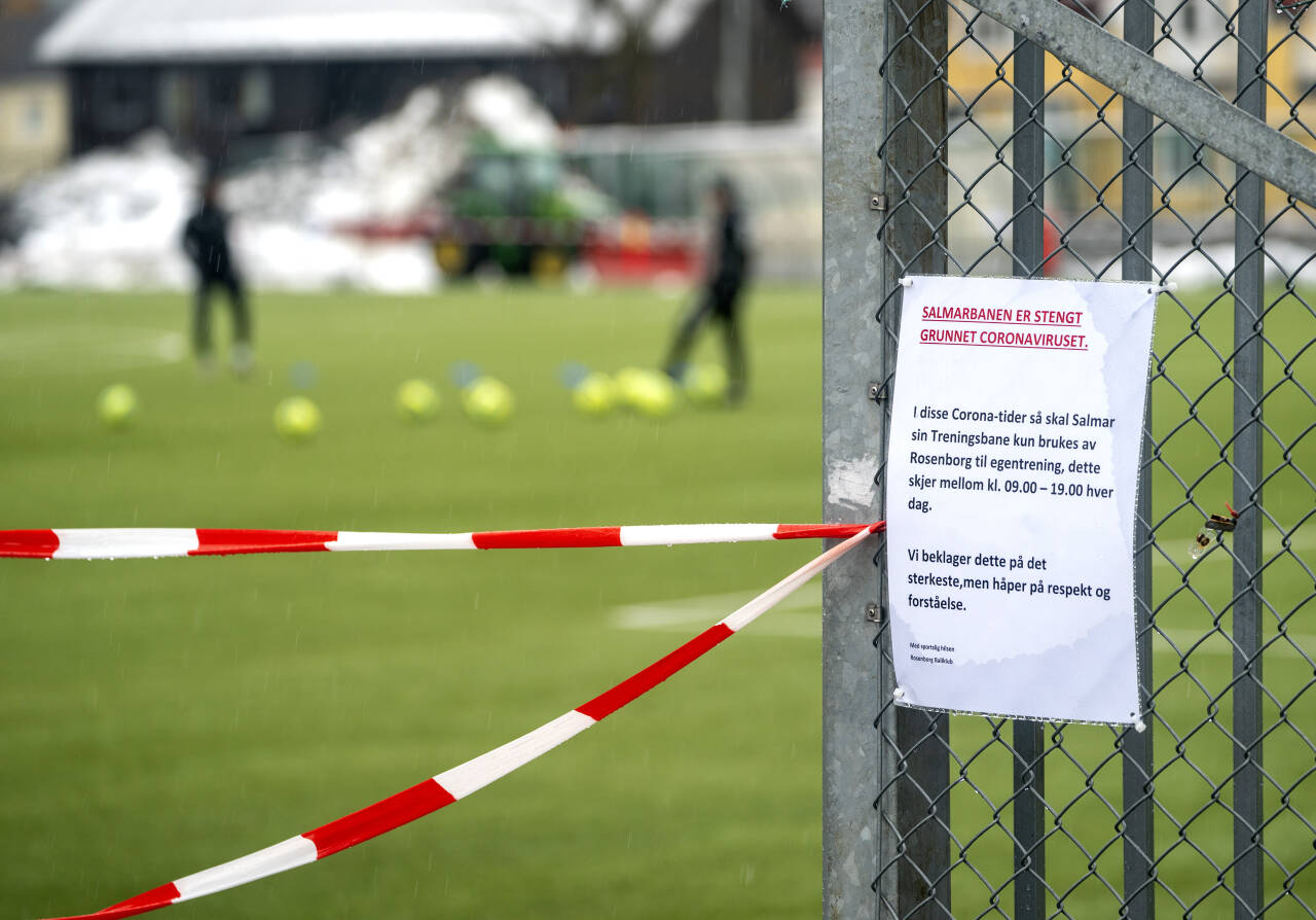 Fotballbanene er fortsatt stengt for de over 19 år som spiller i breddedivisjonene.Foto: Gorm Kallestad / NTB scanpix