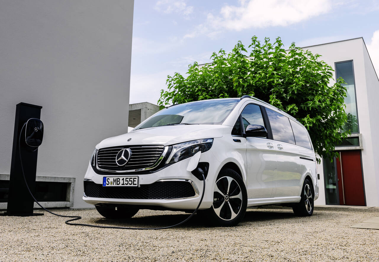 FØRST: Mercedes-Benz sier de er først på markedet med en stor, elektrisk flerbruksbil. Foto: Produsenten