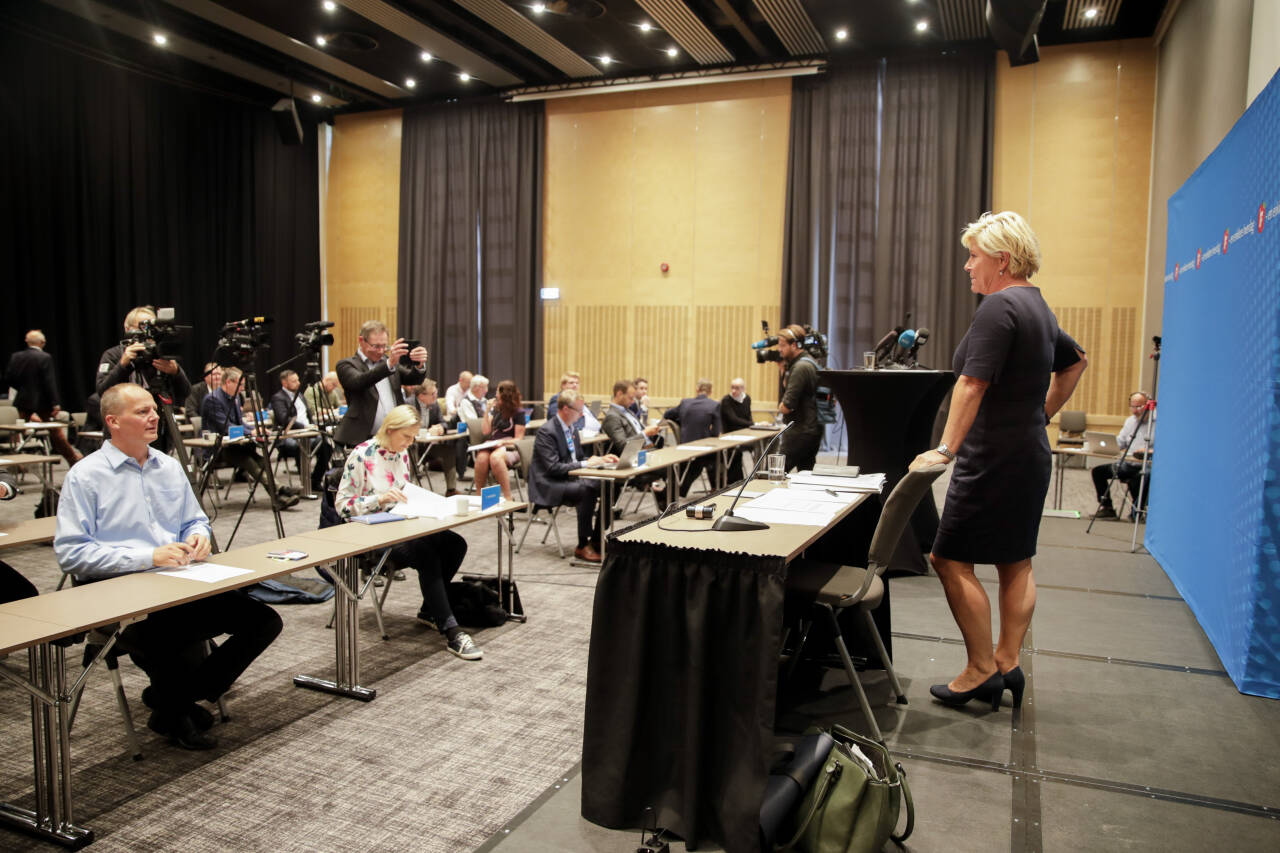 Frp leder Siv Jensen talte til Fremskrittspartiets landsstyre på Gardermoen lørdag. Søndag vedtok landsstyret en ny regjeringsstrategi og krav til budsjettforhandlingene i høst. Foto: Vidar Ruud / NTB scanpix