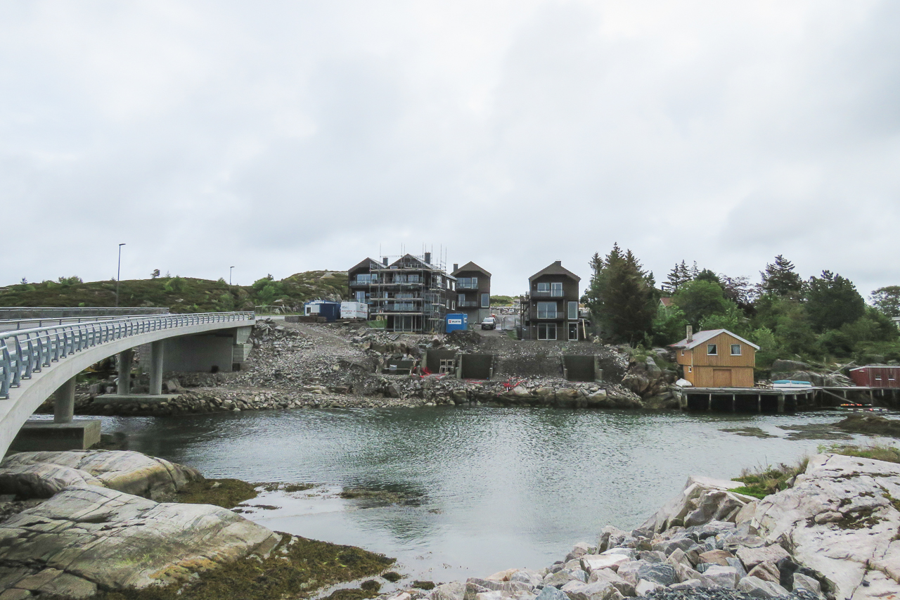 Illustrasjonsbilde fra Skorpa i Kristiansund hvor det bygges både hus og nye naust i strandsonen. Foto: Steinar Melby / KSU.NO