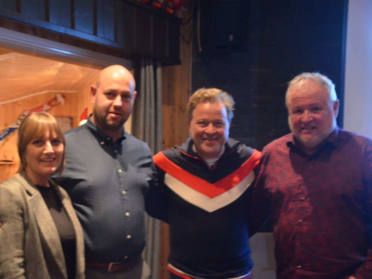 Arrangørene sammen med Arne Hjeltnes. Fra venstre: Lena Knutsen, Frank Jøran Brevik, Arne Hjeltnes og Einar Wikan. Foto: Ernst Olav Blakstad.