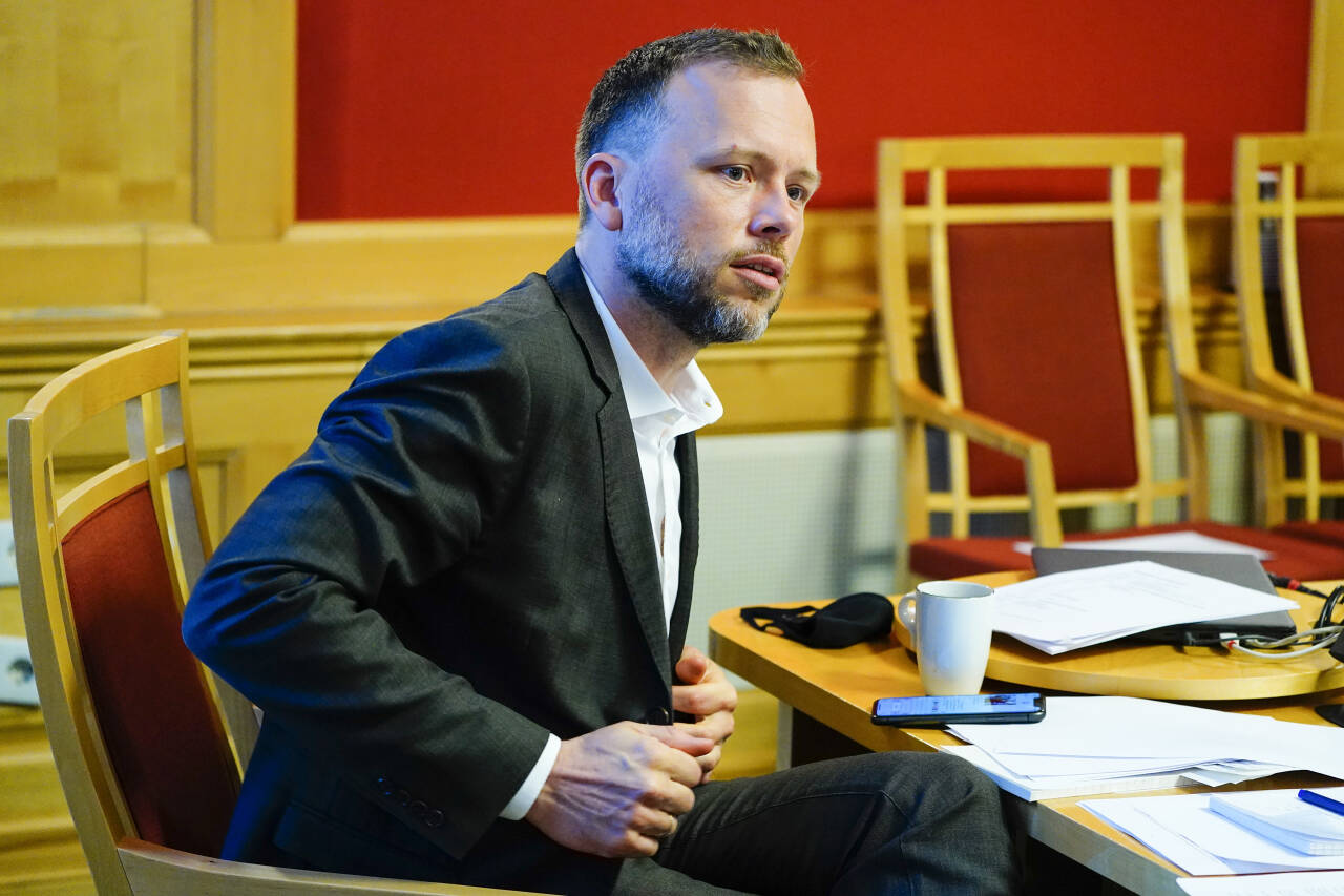 SVs partileder Audun Lysbakken advarer mot en sentrumsregjering som kan hente vekslende støtte til høyre og til venstre. Foto: Lise Åserud / NTB